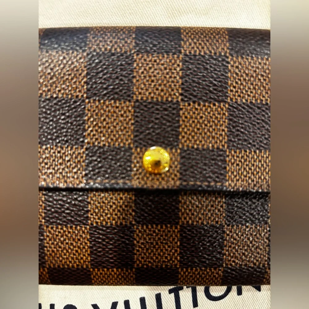 Louis Vuitton Sarah Wallet in the Damier Ebene - Picture 6 of 12